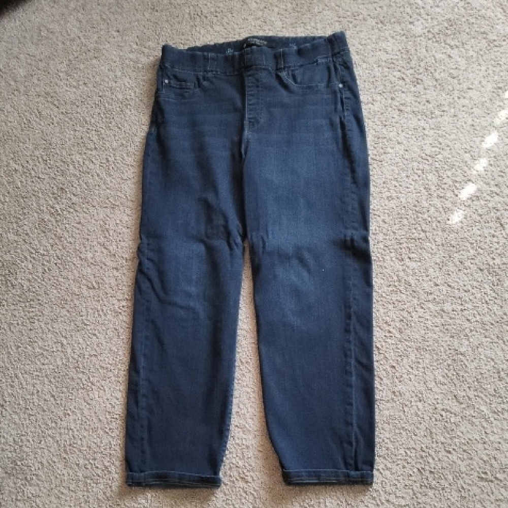Liverpool Women's Straight Capri Jeans in Deep Blue